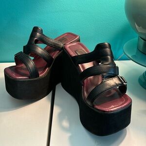 Y2K Vintage Torrid platform sandals. Size 9